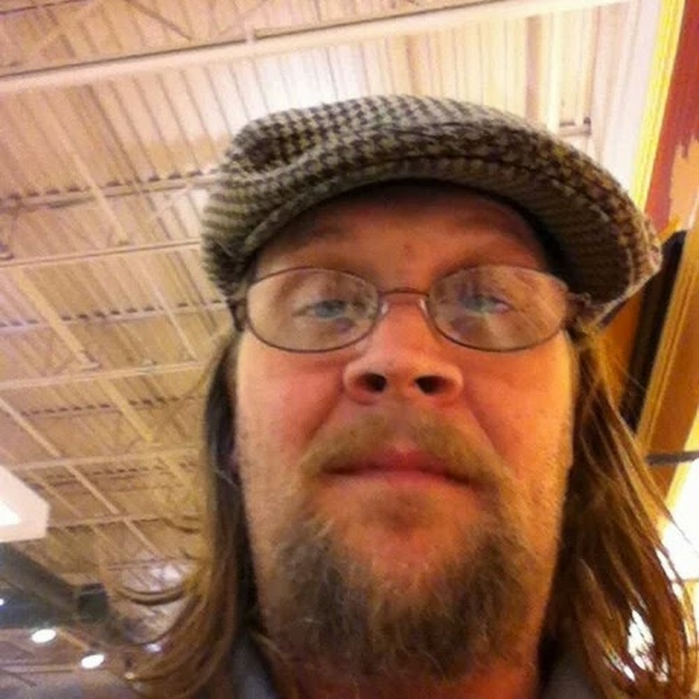 Meet your Posher, Tom